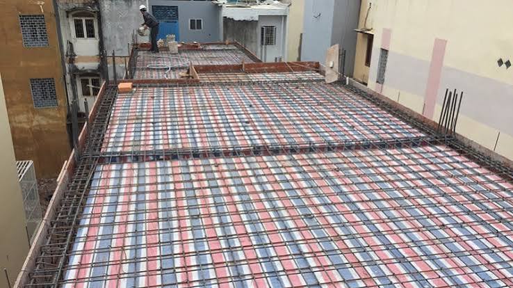 đừng tiếc tiền mua bạt che chắn khi đổ mái